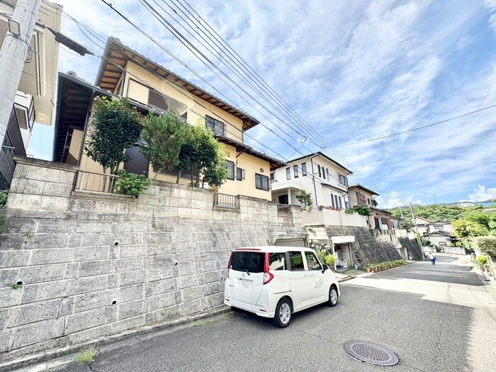 川西市萩原台西二丁目戸建の物件外観写真