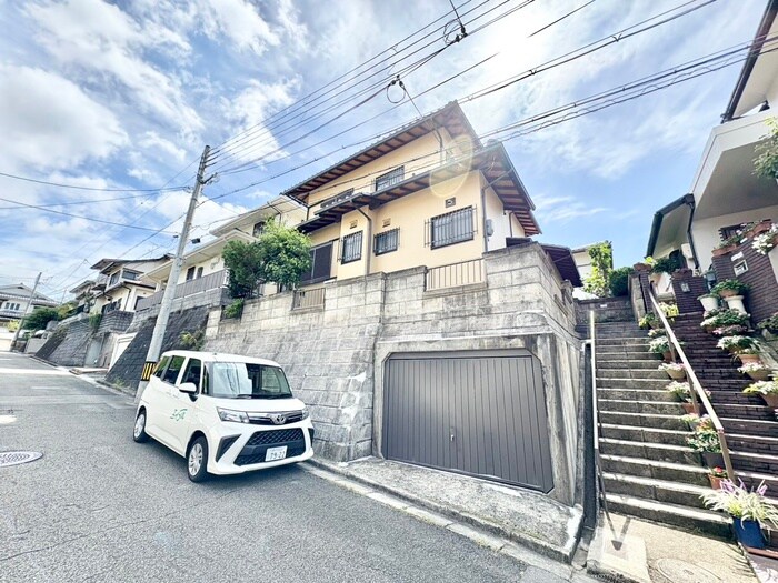 川西市萩原台西二丁目戸建の物件外観写真