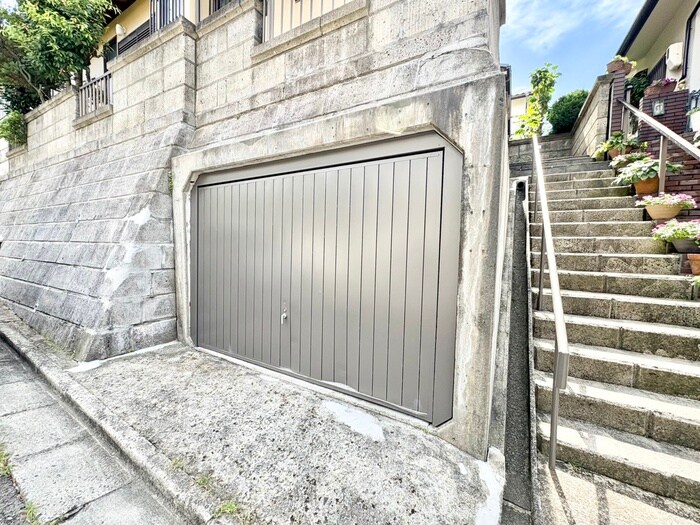 川西市萩原台西二丁目戸建の物件外観写真