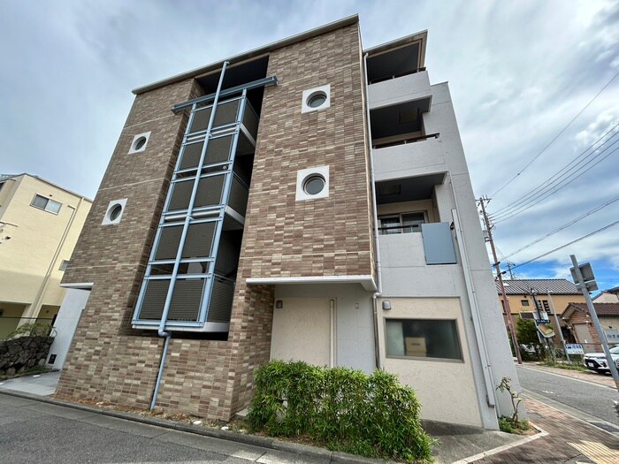 22番館の物件外観写真