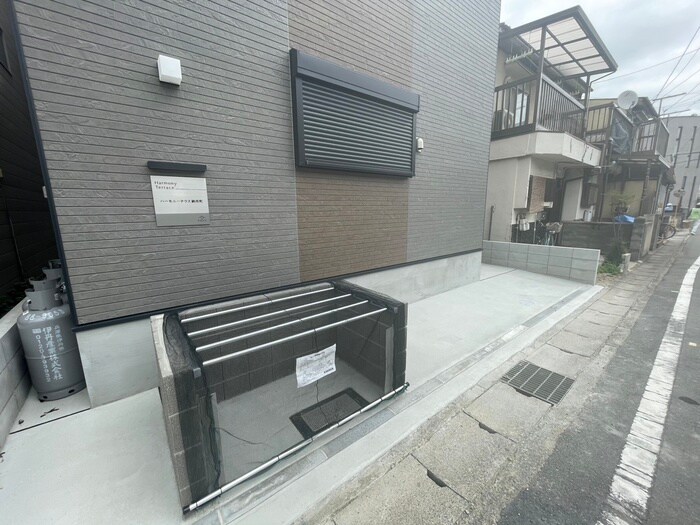 ハーモニーテラス納所町の物件外観写真