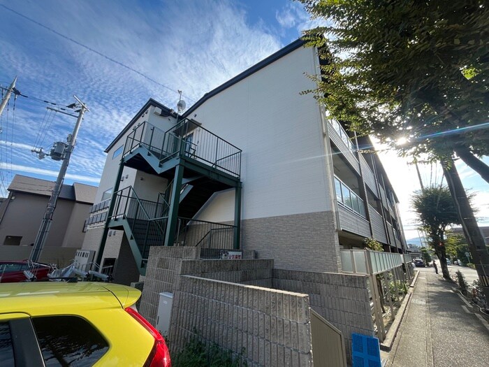 Ｐスマイルカーサ　バラ公園の物件外観写真