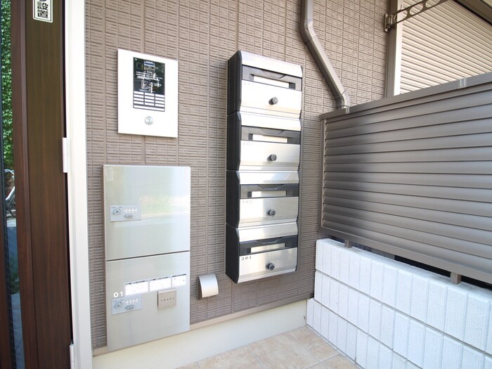 震雲マンションの物件外観写真