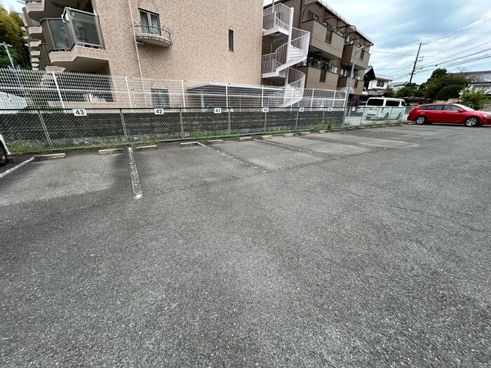 アドヴァンスコート緑地の物件外観写真