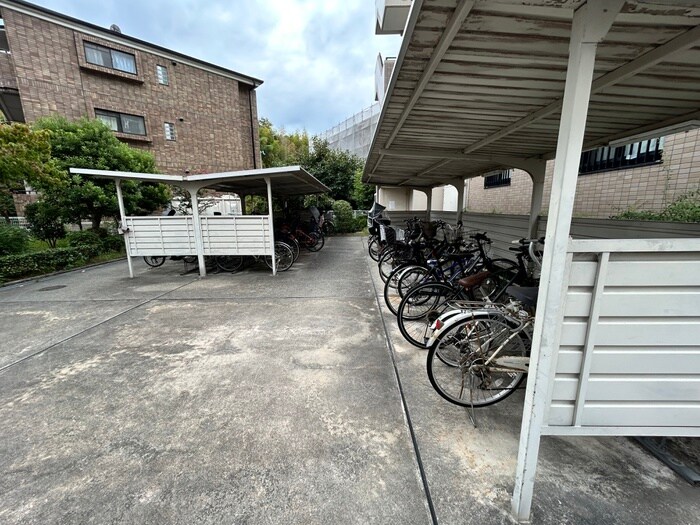 アドヴァンスコート緑地の物件外観写真