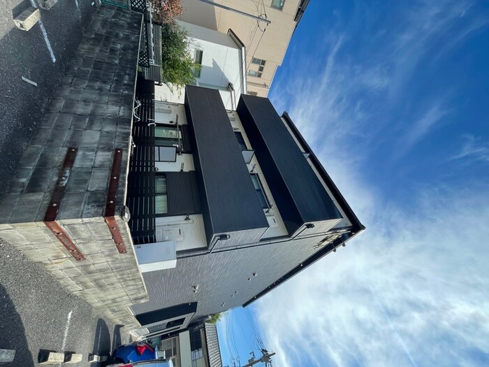 モダンアパートメント枚方三矢町の物件外観写真