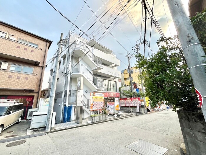 山吉ビルの物件外観写真