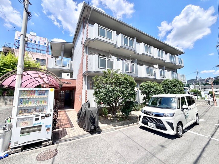 ウエスト・ストリームの物件外観写真