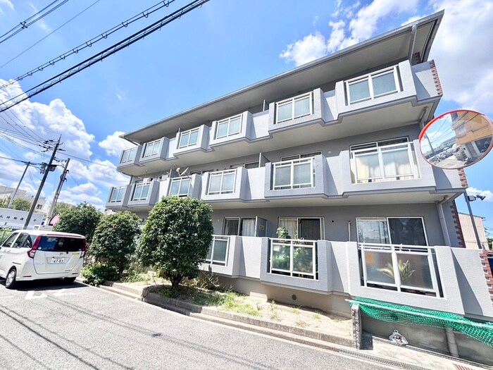 ウエスト・ストリームの物件外観写真