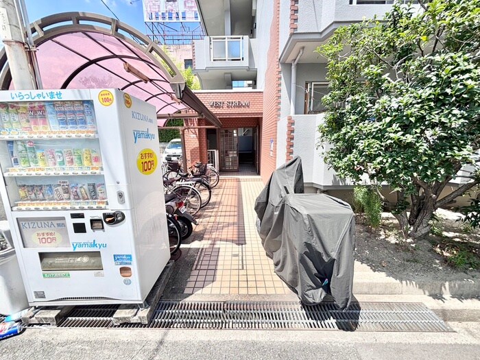 ウエスト・ストリームの物件外観写真