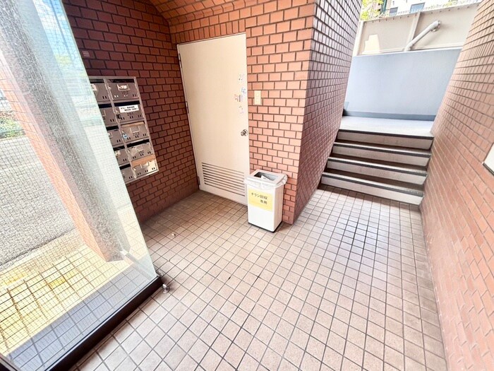 ウエスト・ストリームの物件外観写真