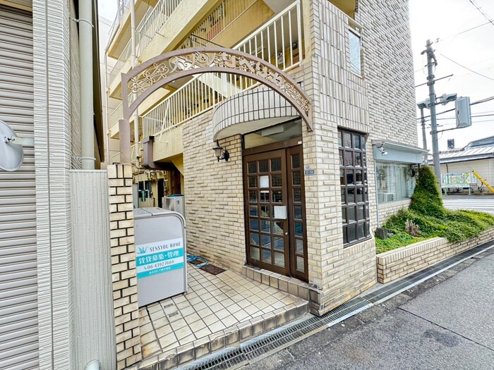 メゾンリベリカの物件外観写真