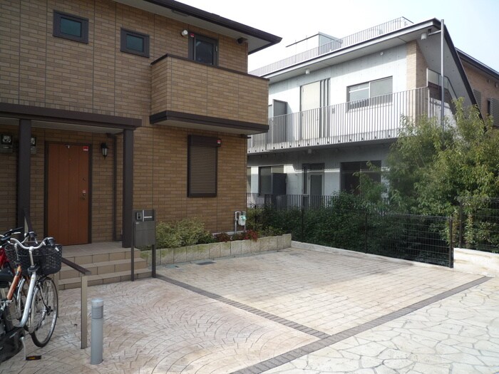 ウエストフィールド１０Ｃ棟の物件外観写真