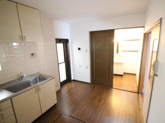 塚口本町1丁目貸家の物件内観写真