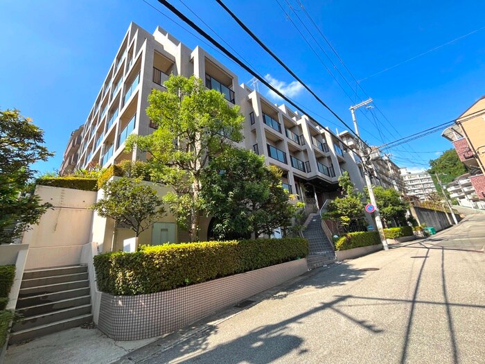 ロイヤル苦楽園の物件外観写真