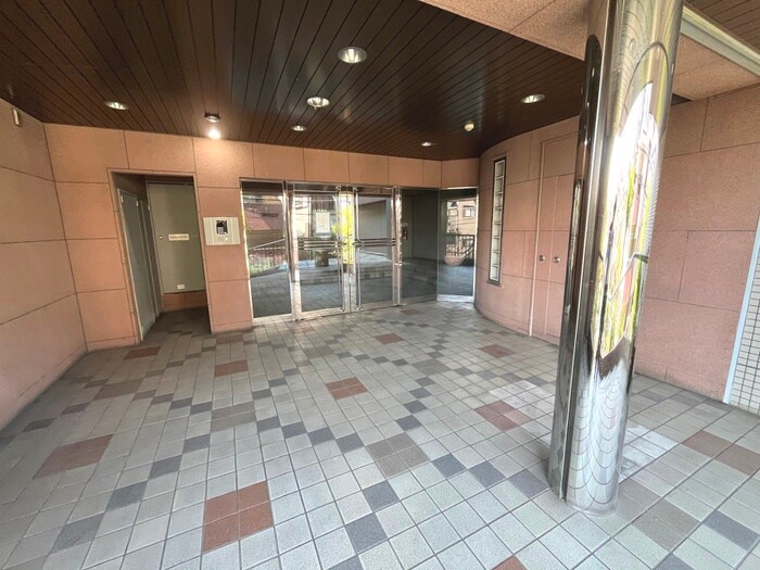 ロイヤル苦楽園の物件外観写真