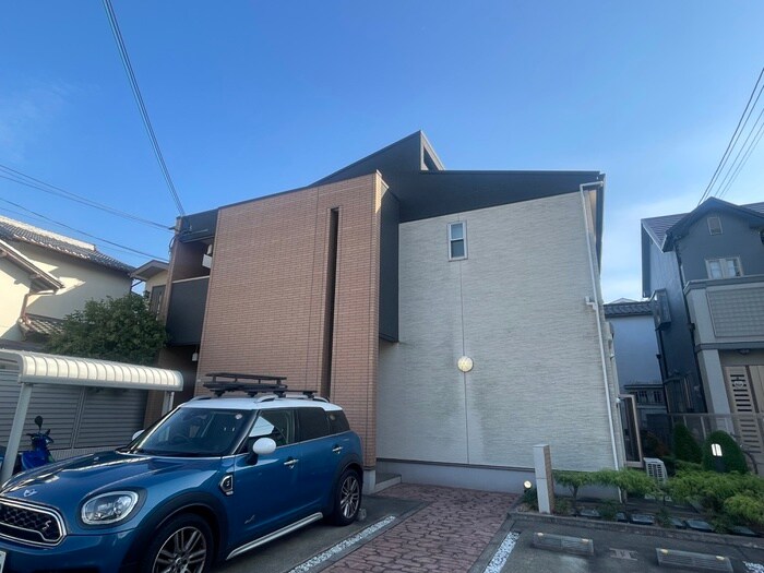 カ－サ　デ　カロ－レの物件外観写真