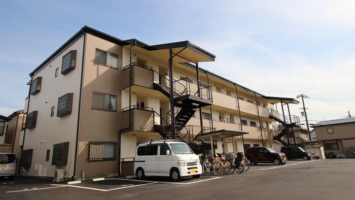 ベルメゾン・フォワイエの物件外観写真