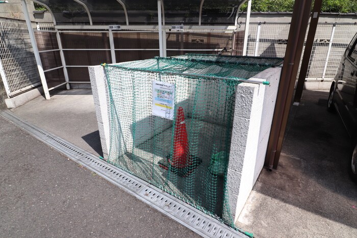 ヴィラスリースター　尼崎の物件外観写真