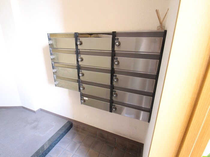 カ－サリビヴェ－レの物件外観写真