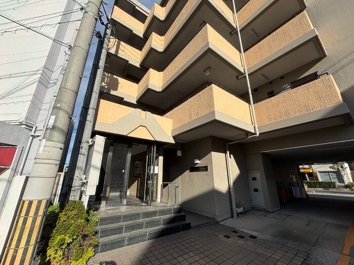 春日丘マンションの物件外観写真