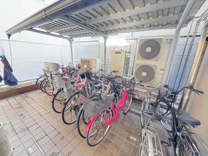 春日丘マンションの物件外観写真