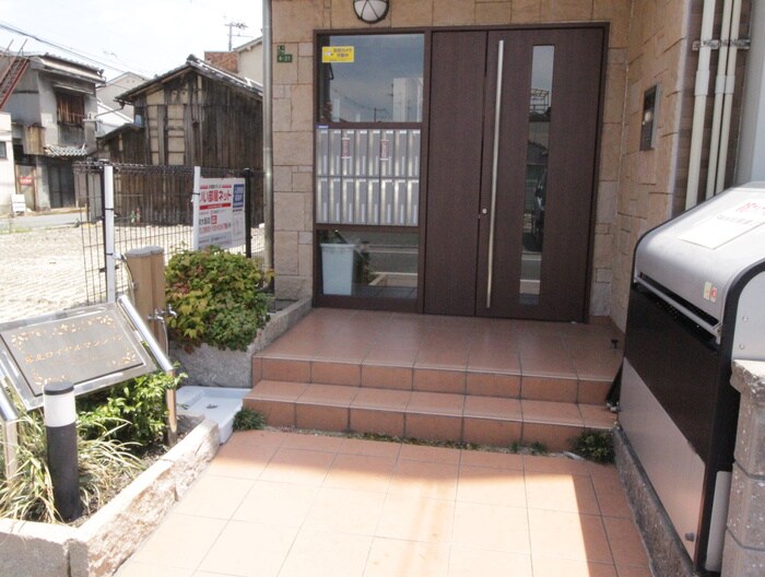 巽北ロイヤルマンションの物件外観写真