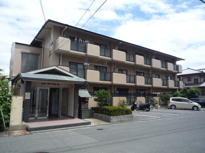 リバーサイドホームの物件外観写真