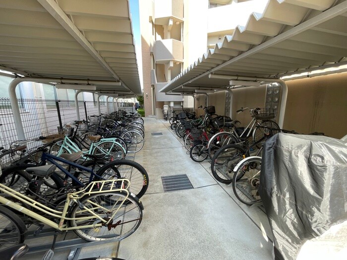 シュワーブ三国ヶ丘の物件外観写真