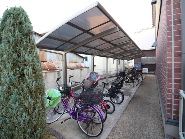 プル－ニア天美Ａ棟の物件外観写真