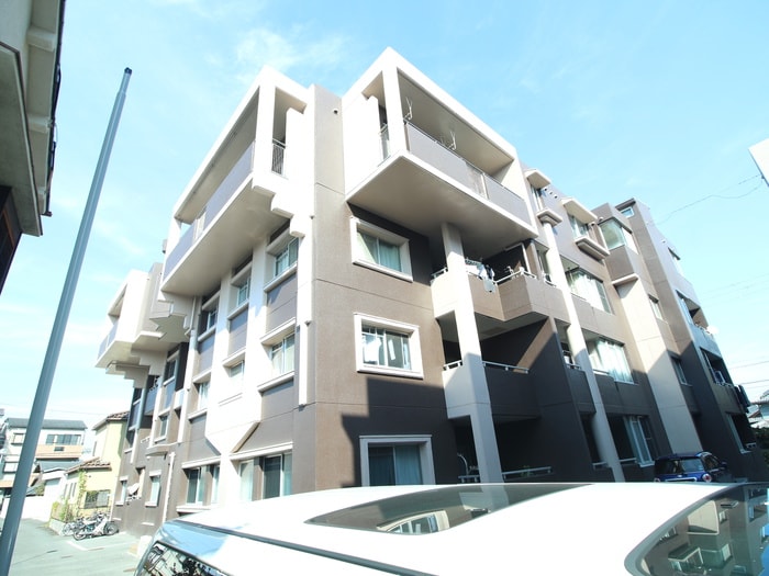 アヴニ－ル１番館の物件外観写真