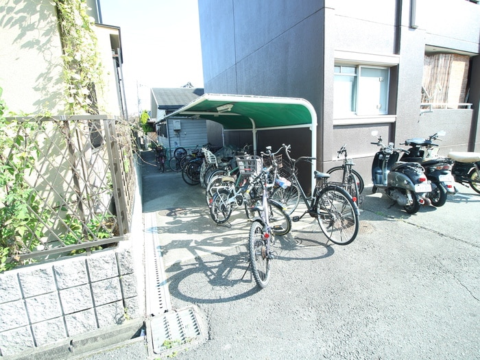 アヴニ－ル１番館の物件外観写真