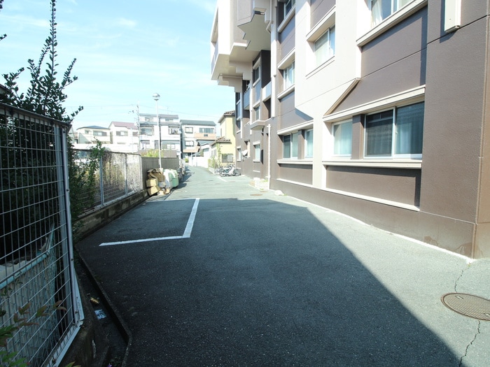 アヴニ－ル１番館の物件外観写真