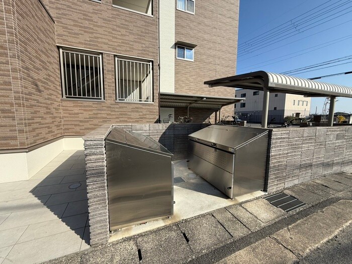 サニースクエアの物件外観写真