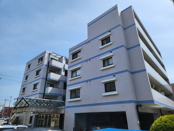 ラ・フォ－レの物件外観写真