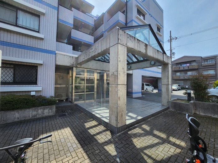 ラ・フォ－レの物件外観写真