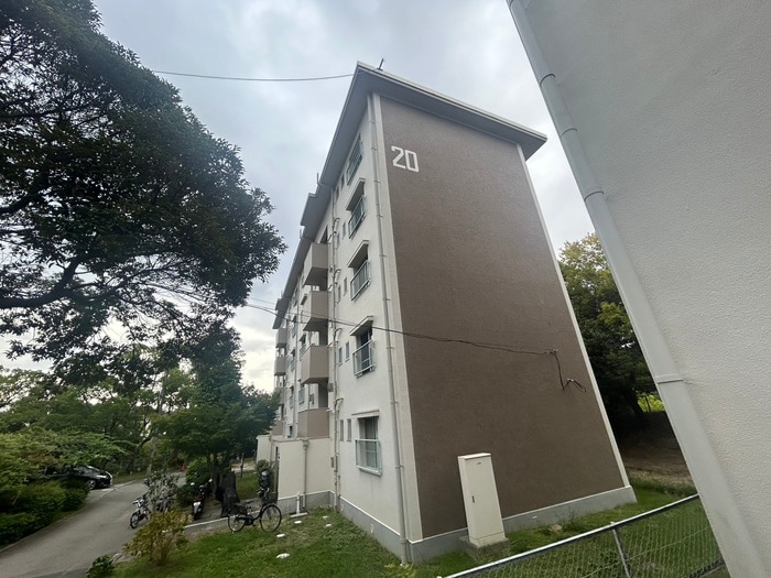 箕面粟生第二住宅第20号棟(403)の物件外観写真