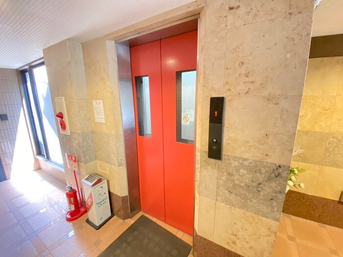 マッケンジー東堀川の物件外観写真