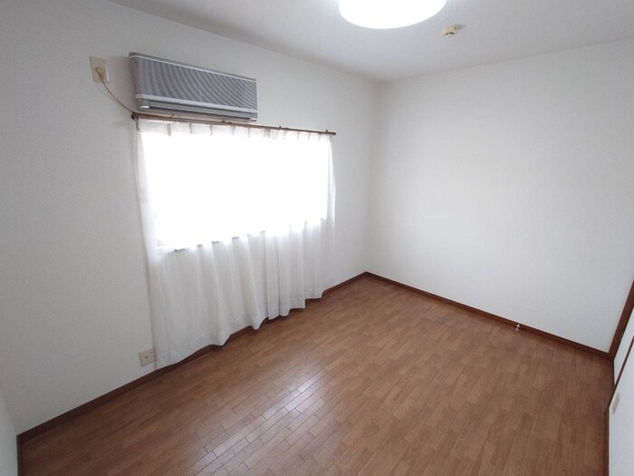 宇多野御屋敷町貸家の物件内観写真