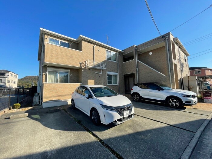 フルー リールの物件外観写真