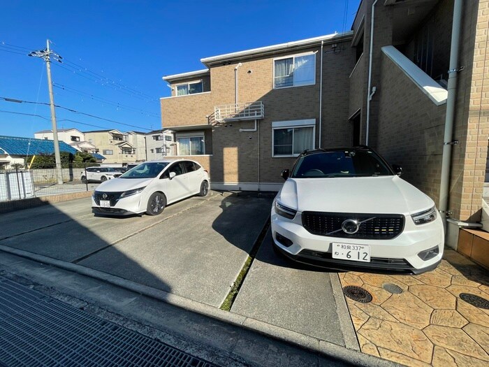 フルー リールの物件外観写真