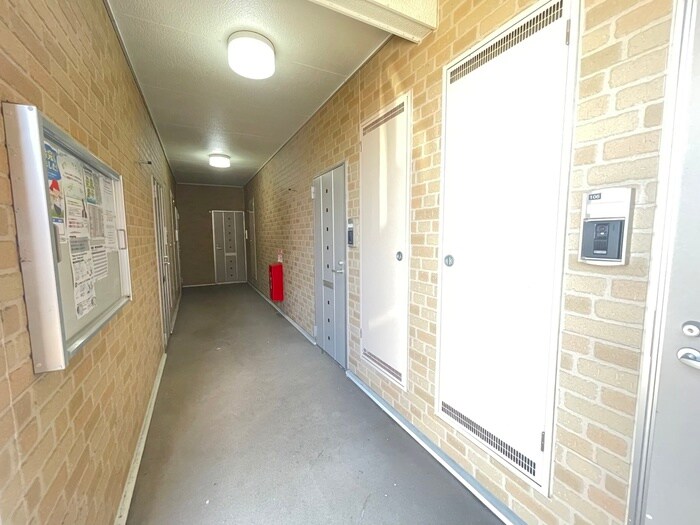 フルー リールの物件外観写真