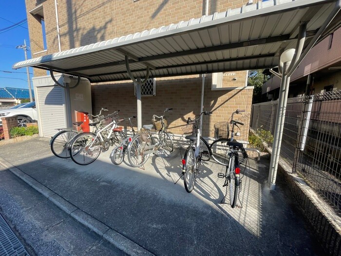 フルー リールの物件外観写真