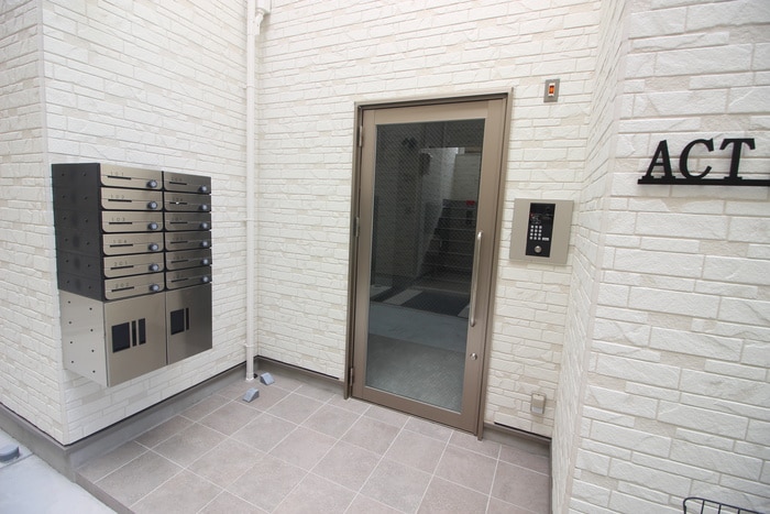 Act 江坂の物件外観写真