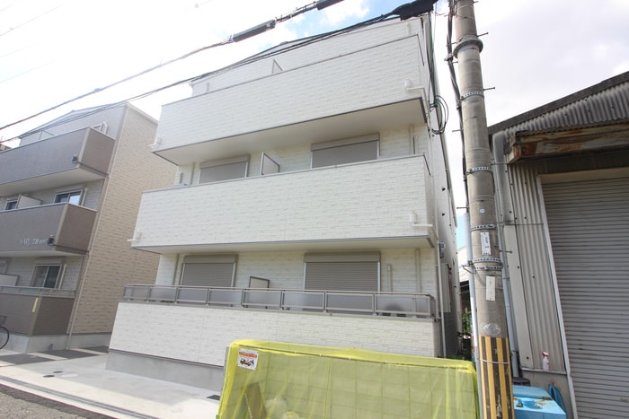 Act 江坂の物件外観写真