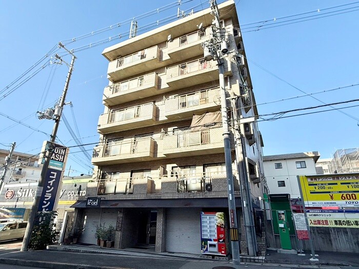 パレ東中振の物件外観写真