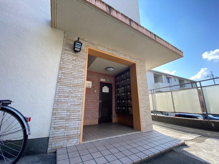 岩本マンションの物件外観写真