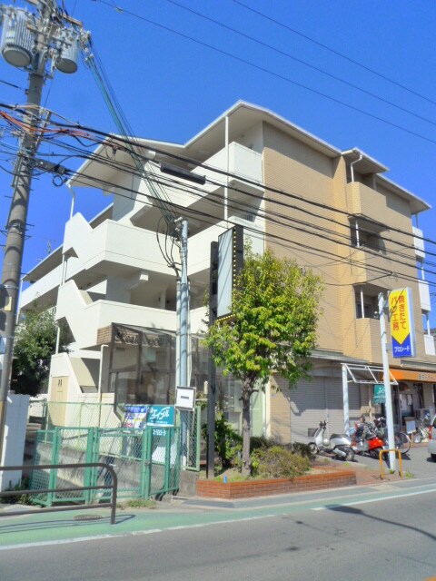 レジデンス赤井の物件外観写真