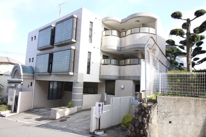 ロイヤルグレース上野東（203）の物件外観写真