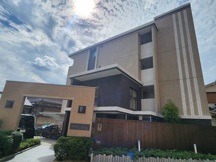 Grandir服部の物件外観写真